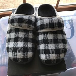 Indulge Sadie Grey Plaid Vionics